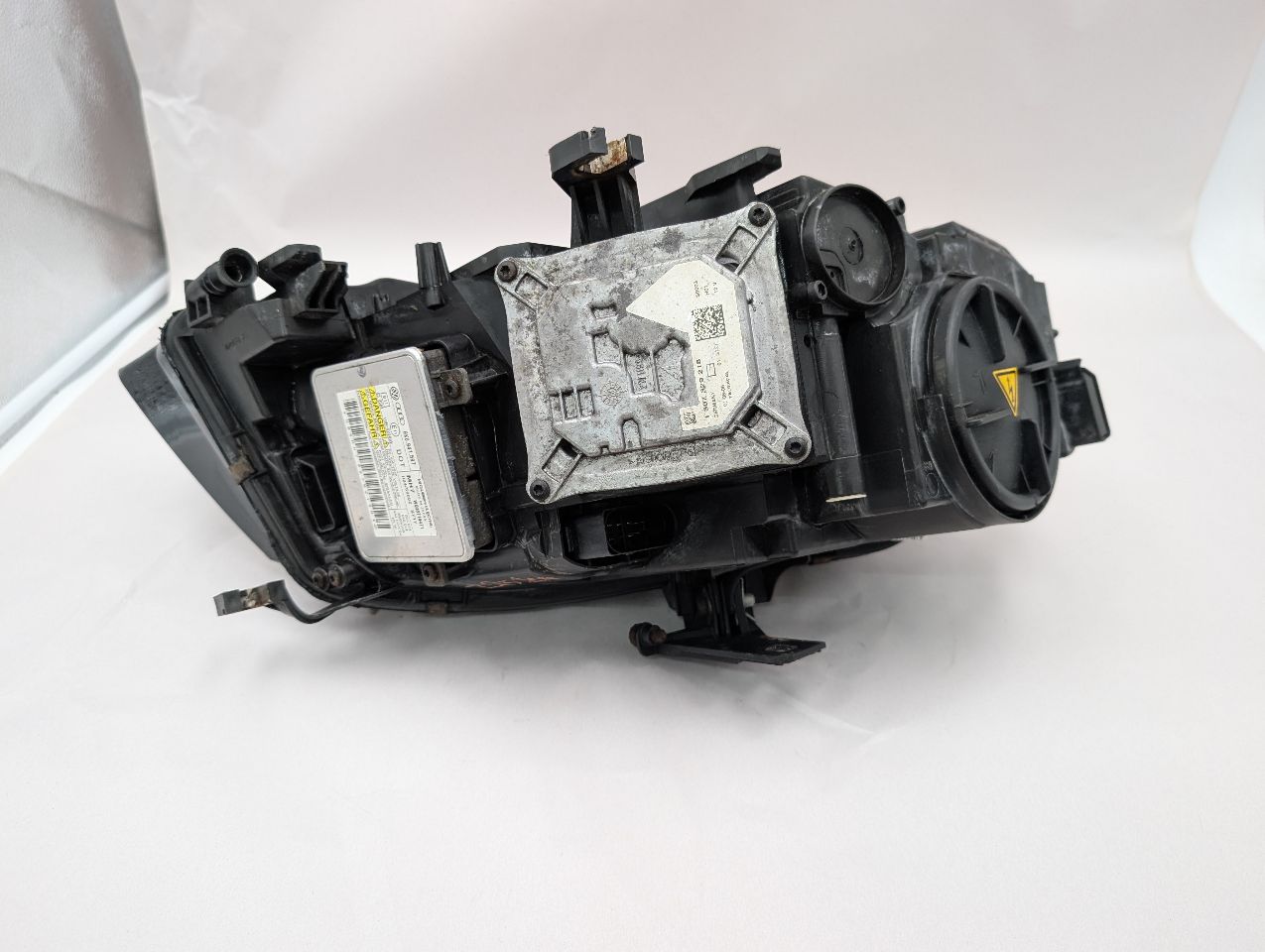 2009 AUDI A4 4cyl Gasoline Turbo 2.0 Left HEADLAMP ASSEMBLY - 357296 — photo 5
