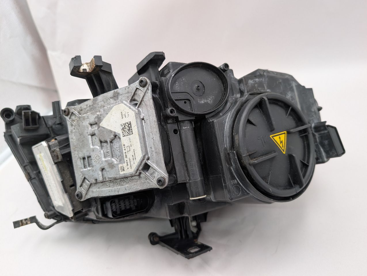 2009 AUDI A4 4cyl Gasoline Turbo 2.0 Left HEADLAMP ASSEMBLY - 357296 — photo 6