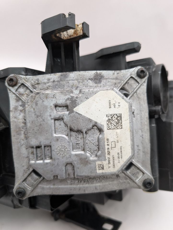 2009 AUDI A4 4cyl Gasoline Turbo 2.0 Left HEADLAMP ASSEMBLY - 357296 — photo 7