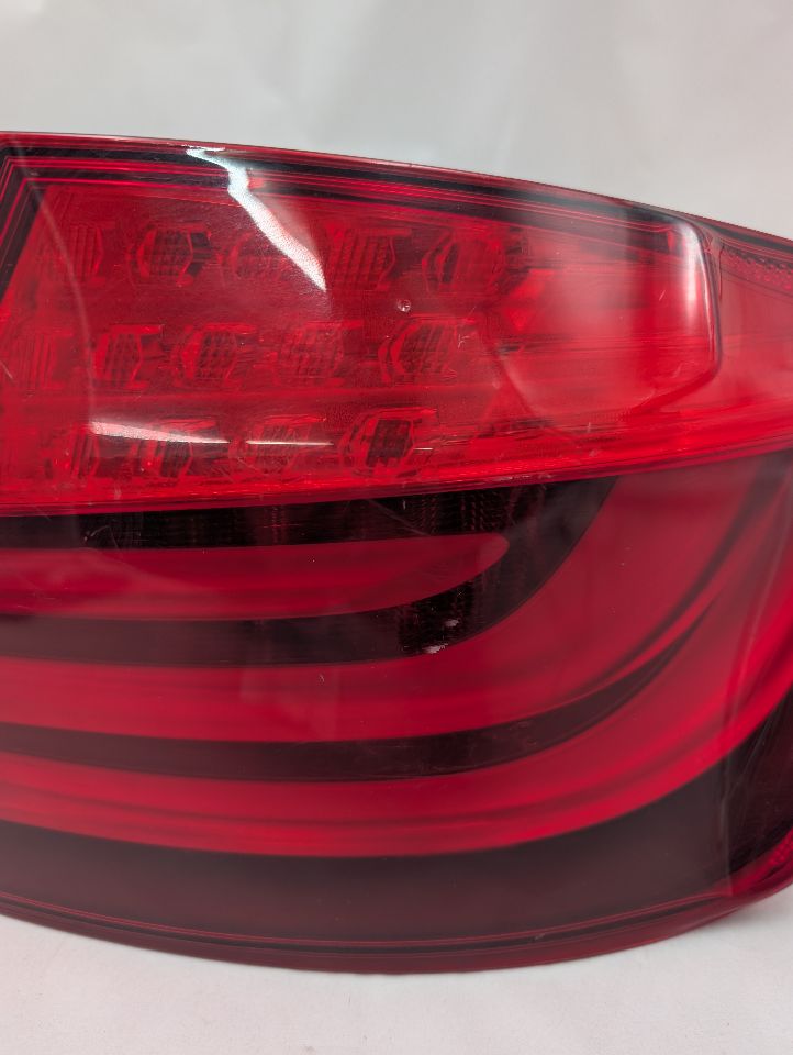 2013 BMW 550i 8cyl Gasoline Turbo 4.4 Right TAIL LAMP - 357442 — photo 2