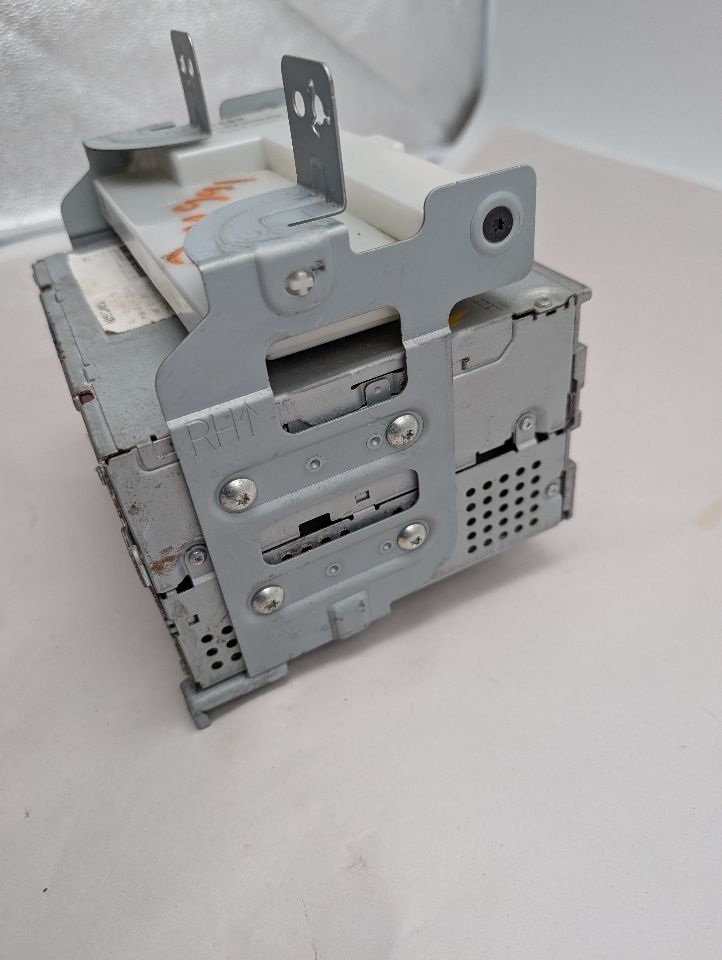 2011 INFINITI G37 6cyl Gasoline 3.7 Radio Audio - 357954 — photo 3