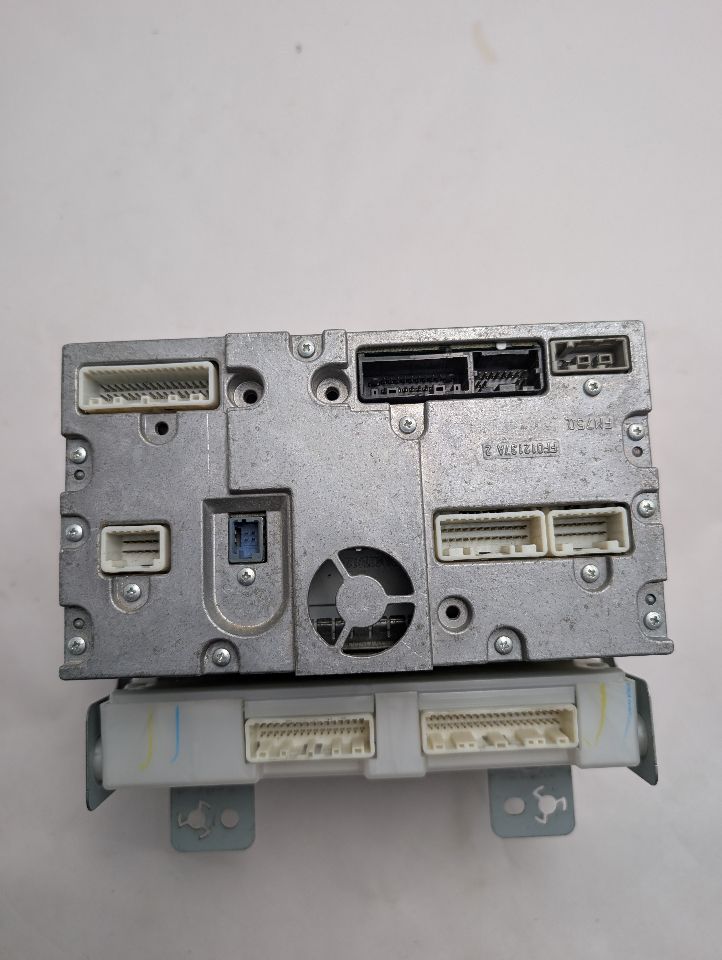 2011 INFINITI G37 6cyl Gasoline 3.7 Radio Audio - 357954 — photo 5