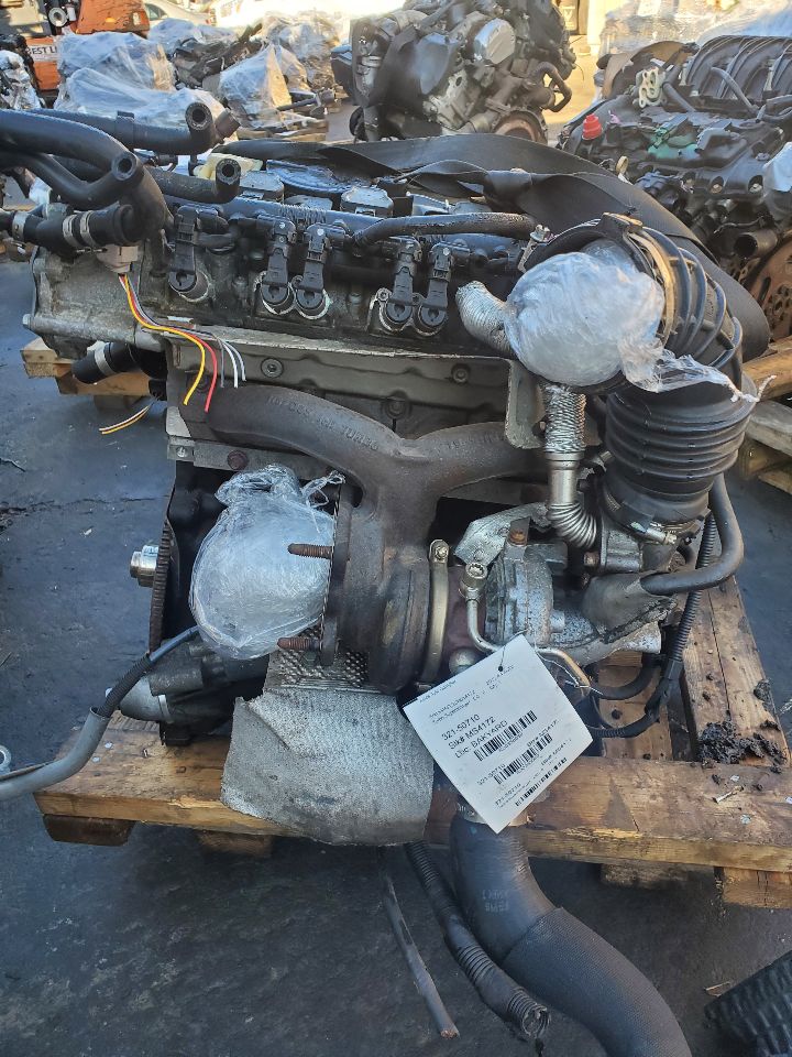 2012 AUDI A4 4cyl Gasoline Turbo 2.0 ENGINE ASSEMBLY - 358038 — photo 4