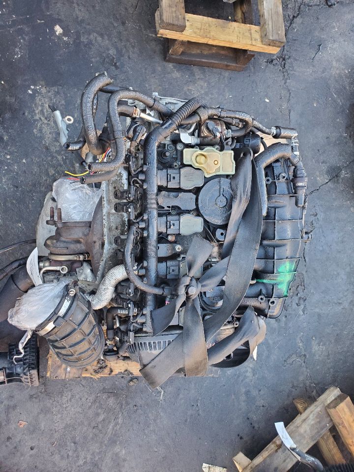 2012 AUDI A4 4cyl Gasoline Turbo 2.0 ENGINE ASSEMBLY - 358038 — photo 5