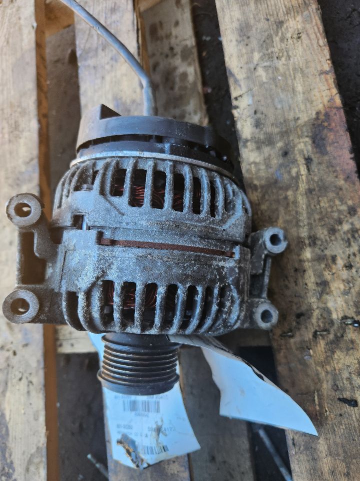 2012 AUDI A4 4cyl Gasoline Turbo 2.0 ALTERNATOR - 358042 — photo 2