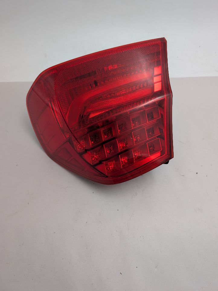 2011 BMW 328i Right TAIL LAMP - 358132 — photo 2