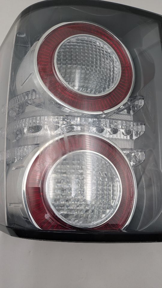 2010 LAND ROVER RANGE ROVER 8cyl Gasoline 5.0 Right TAIL LAMP - 358328 — photo 2
