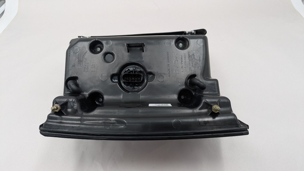 2010 LAND ROVER RANGE ROVER 8cyl Gasoline 5.0 Right TAIL LAMP - 358328 — photo 6