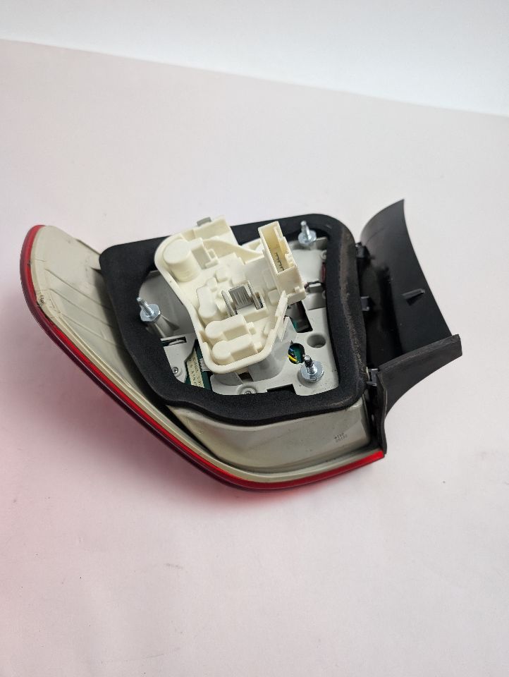 2011 BMW 328i Left TAIL LAMP - 358330 — photo 3