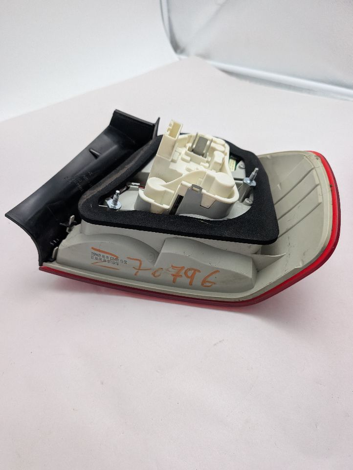 2011 BMW 328i Left TAIL LAMP - 358330 — photo 5