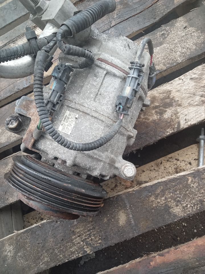 2012 CHEVROLET EQUINOX 4cyl Gasoline 2.4 AC COMPRESSOR - 358534 — photo 1