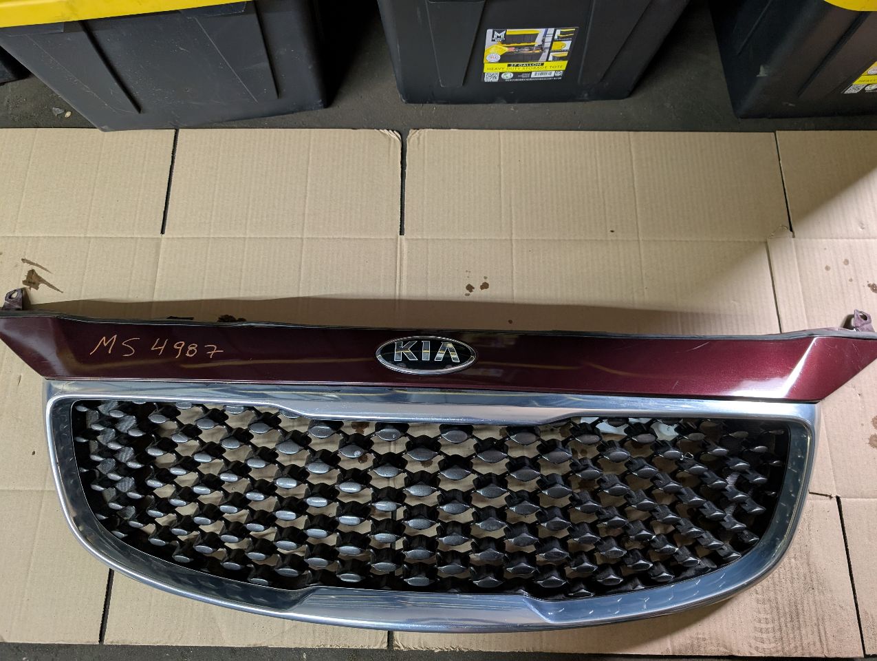 2016 KIA SEDONA 6cyl Gasoline 3.3 GRILLE - 359176 — photo 3