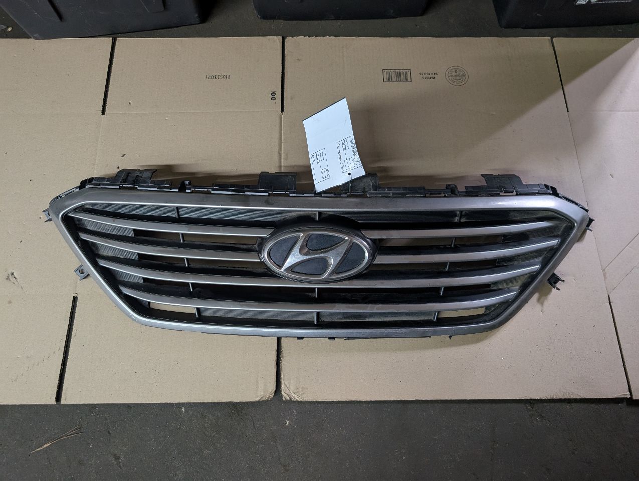 2015 HYUNDAI SONATA GRILLE - 359210 — photo 2