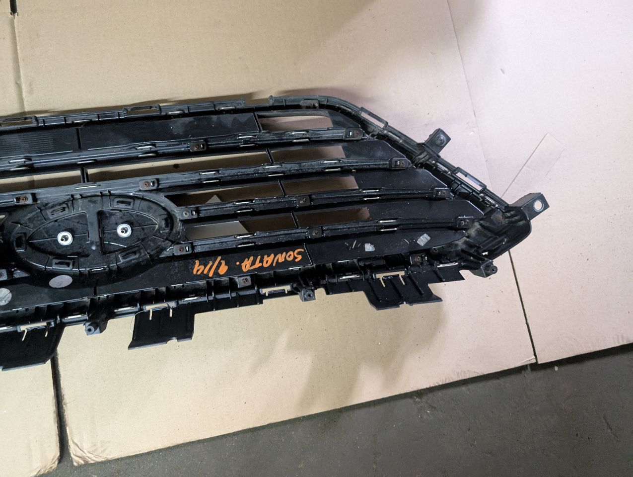2015 HYUNDAI SONATA GRILLE - 359210 — photo 4