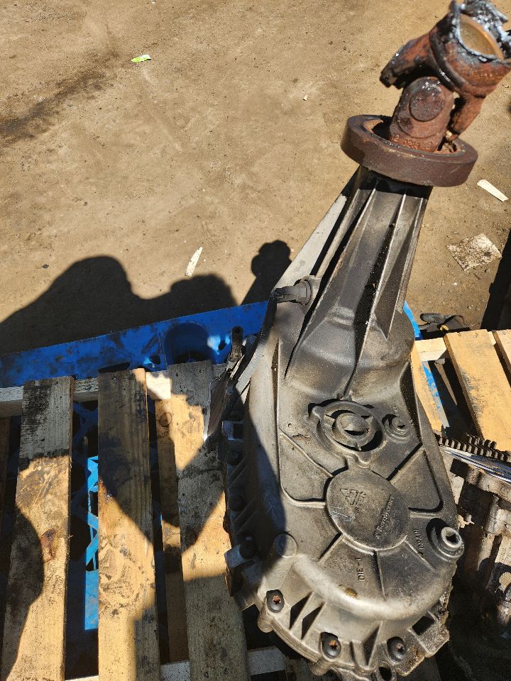 2004 CADILLAC ESCALADE 8cyl Gasoline 6.0 TRANSFER CASE ASSY - 359752