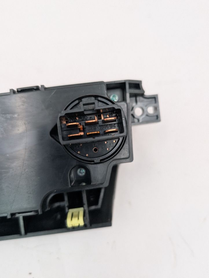 2011 SUBARU LEGACY 4cyl Gasoline 2.5 TEMP CONTROL - 360035 — photo 3