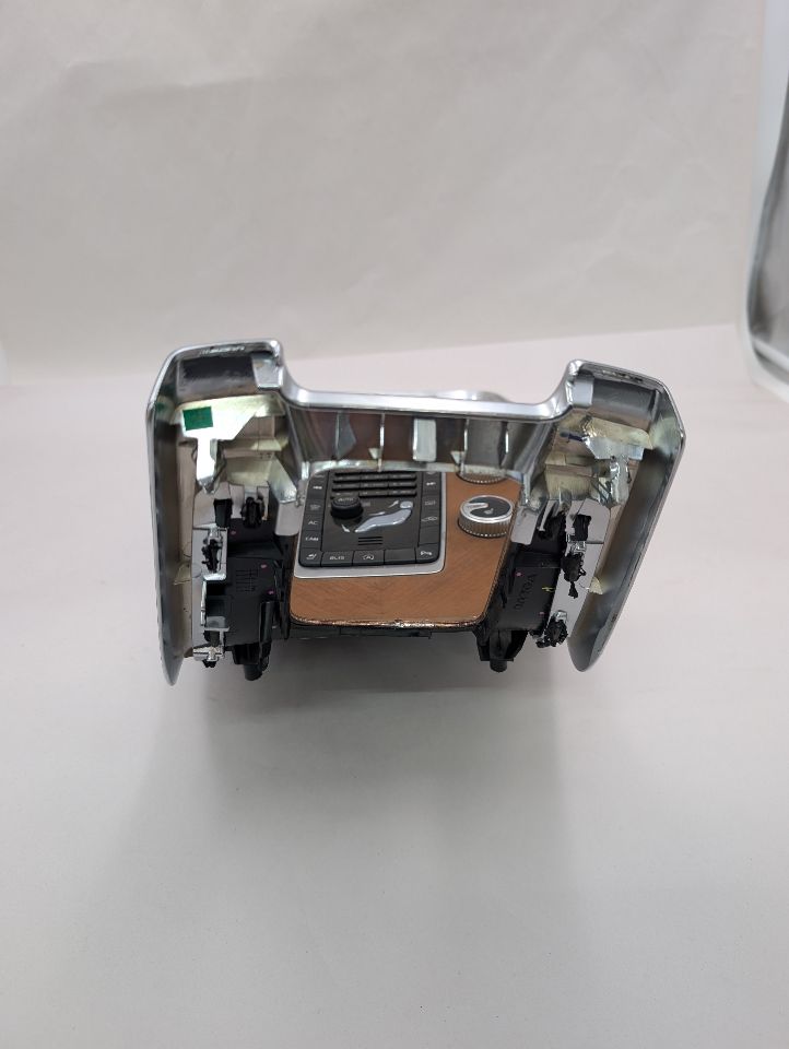 2017 VOLVO XC60 4cyl Gasoline Turbo 2.0 TEMP CONTROL - 361422 — photo 3