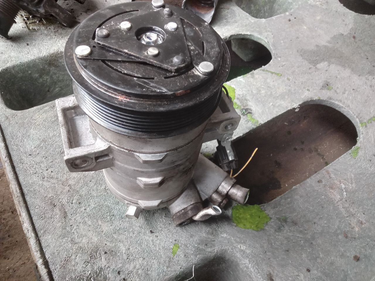2011 NISSAN PATHFINDER 6cyl Gasoline 4.0 AC COMPRESSOR - 361583 — photo 2