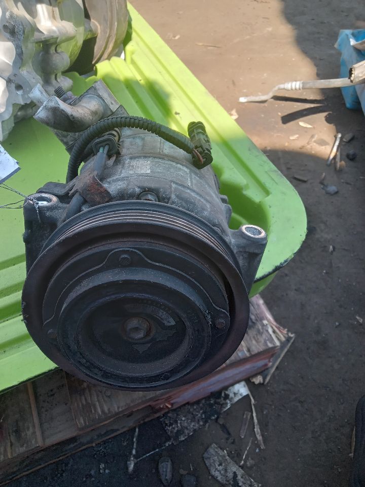 2013 CHEVROLET EQUINOX 4cyl Gasoline 2.4 AC COMPRESSOR - 362350 — photo 2