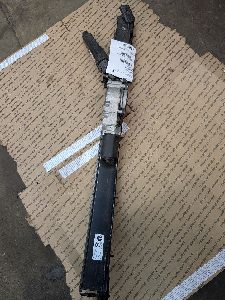 2012 CHRYSLER TOWN & COUNTRY 6 cyl Gas Flex Fuel 3.6 Left ELECTRIC DOOR MOTOR - 362957 — photo 1