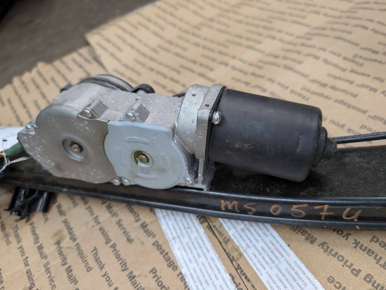 2012 CHRYSLER TOWN & COUNTRY 6 cyl Gas Flex Fuel 3.6 Left ELECTRIC DOOR MOTOR - 362957 — photo 5