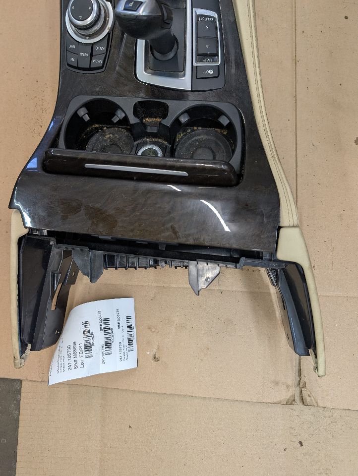 2013 BMW 528i 4cyl Gasoline Turbo 2.0 Console, Front - 362960 — photo 2