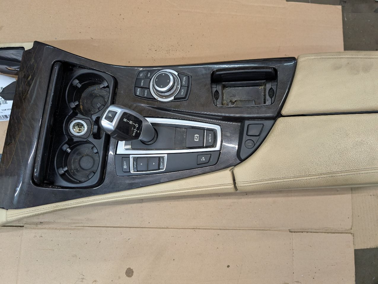 2013 BMW 528i 4cyl Gasoline Turbo 2.0 Console, Front - 362960 — photo 3