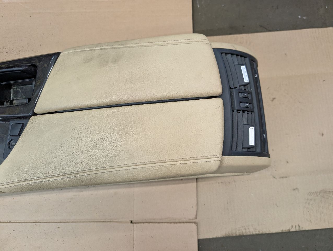 2013 BMW 528i 4cyl Gasoline Turbo 2.0 Console, Front - 362960 — photo 4
