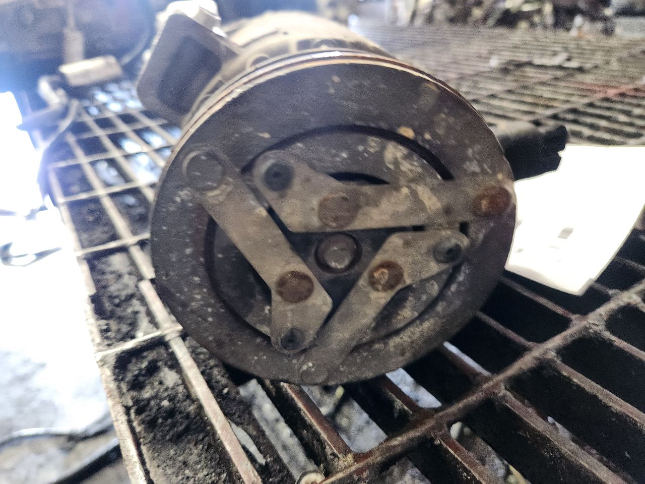 2017 FORD TRANSIT CONNECT 2.5L 4cyl Gasoline AC COMPRESSOR - 363751 — photo 3
