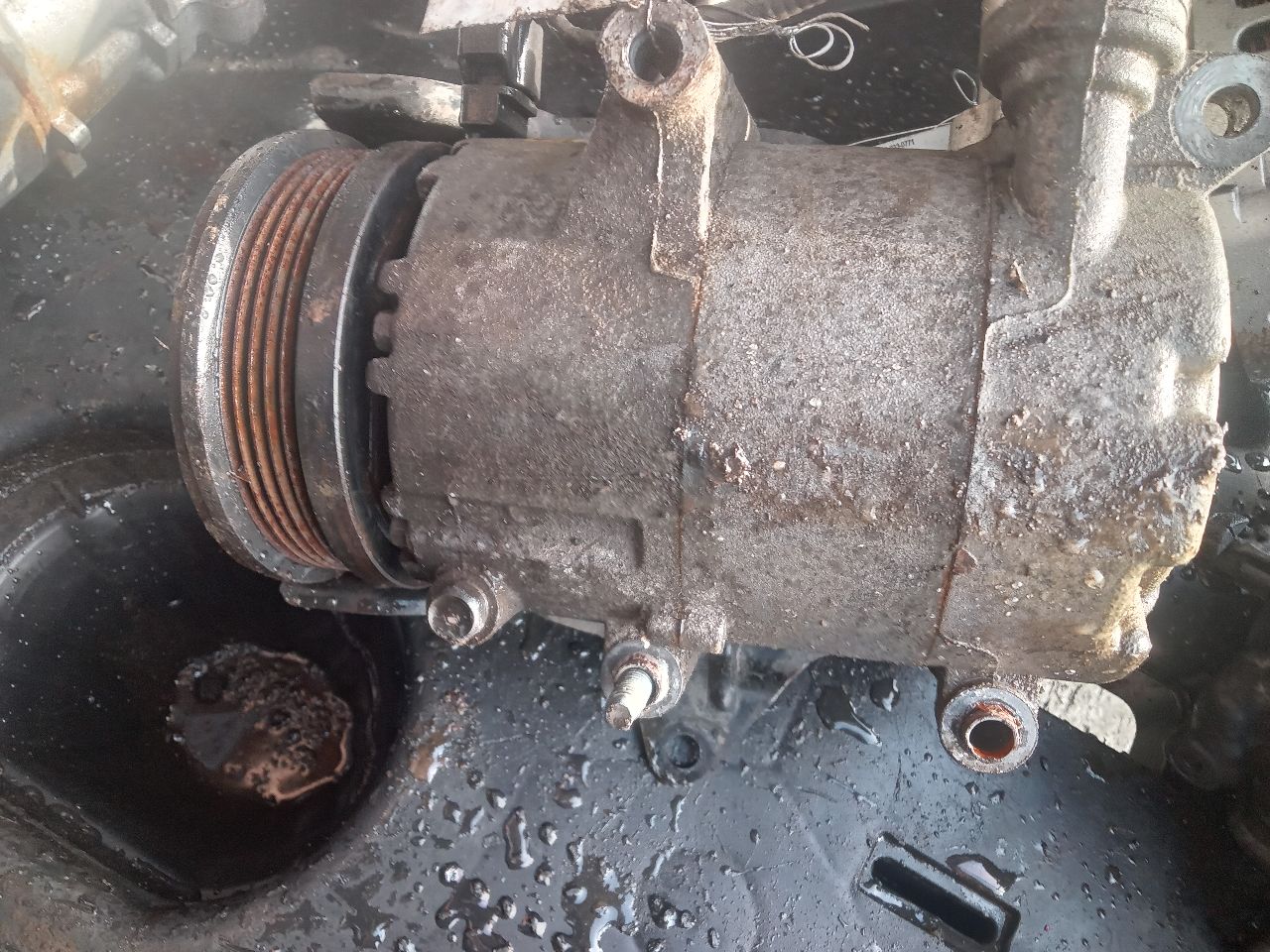 2012 FORD FOCUS 4cyl Gasoline 2.0 PZEV AC COMPRESSOR - 364356 — photo 1