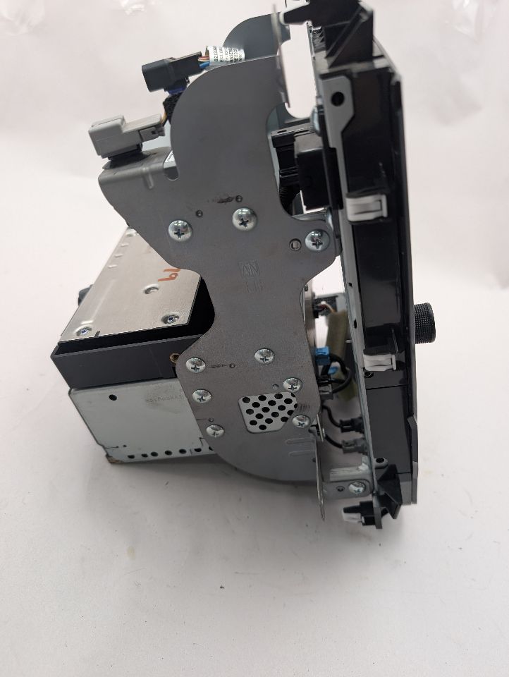 2020 SUBARU LEGACY 2.5L 4cyl Gasoline VVT Radio Audio - 364412 — photo 2
