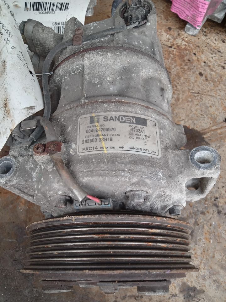 2015 NISSAN SENTRA 4cyl Gasoline 1.8 AC COMPRESSOR - 364582 — photo 1