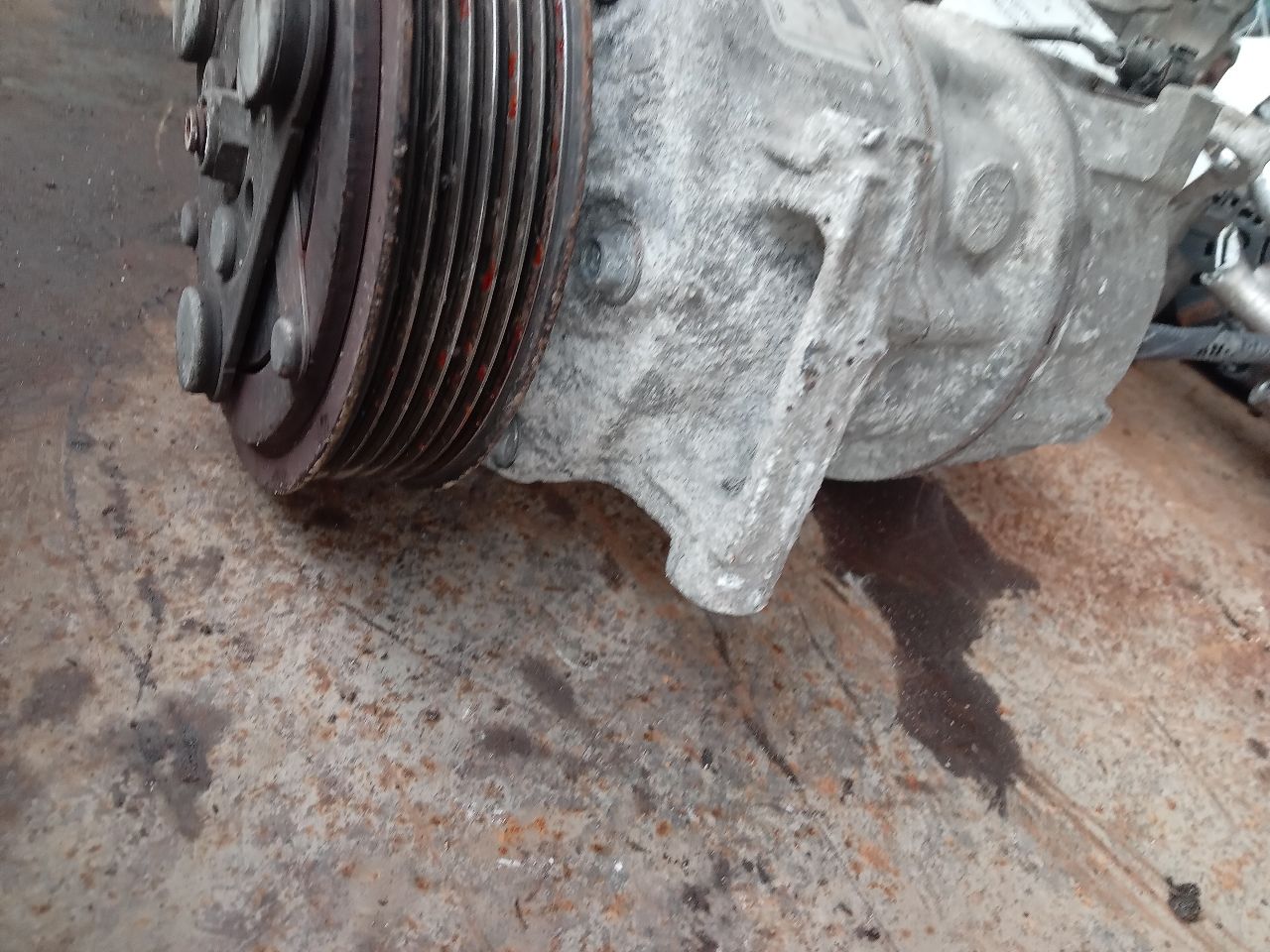 2015 NISSAN SENTRA 4cyl Gasoline 1.8 AC COMPRESSOR - 364582 — photo 2