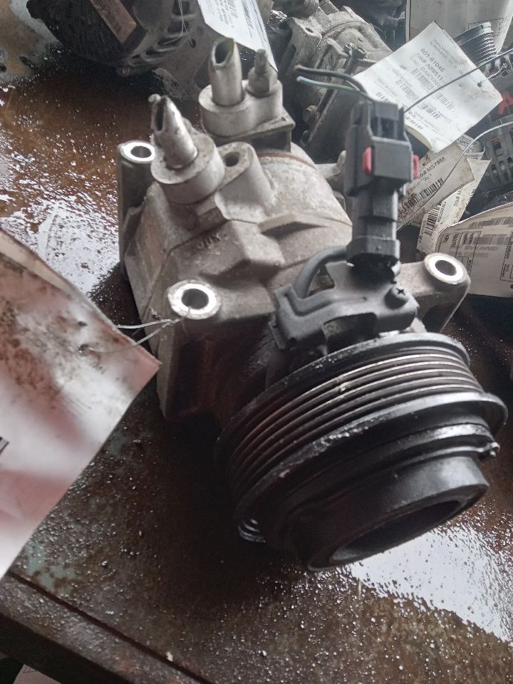 2014 DODGE CARAVAN 6cyl Gasoline 3.6 AC COMPRESSOR - 365736 — photo 1