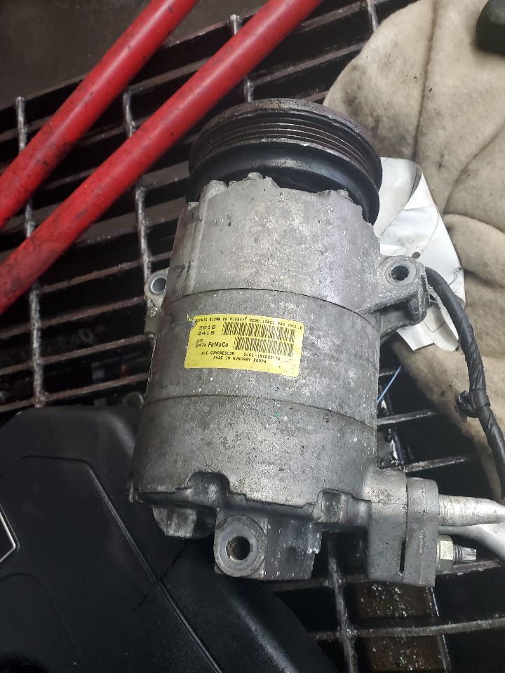2018 FORD ESCAPE 2.5L 4cyl Gasoline AC COMPRESSOR - 366560 — photo 1