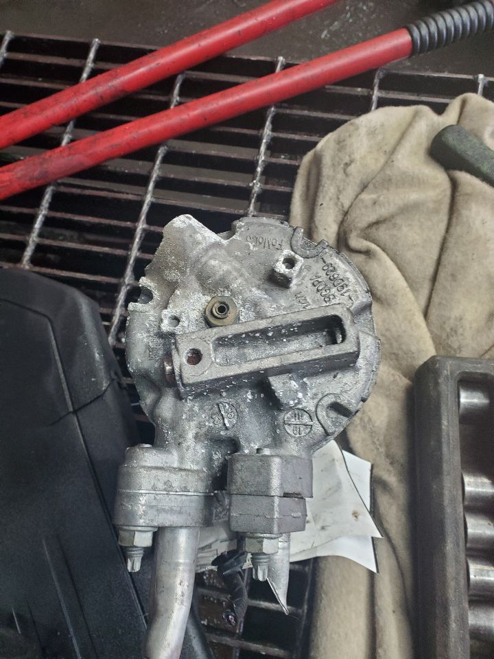 2018 FORD ESCAPE 2.5L 4cyl Gasoline AC COMPRESSOR - 366560 — photo 4