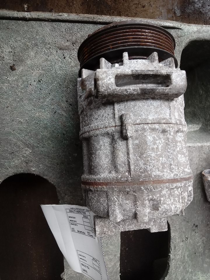 2015 NISSAN SENTRA 4cyl Gasoline 1.8 AC COMPRESSOR - 366638 — photo 1