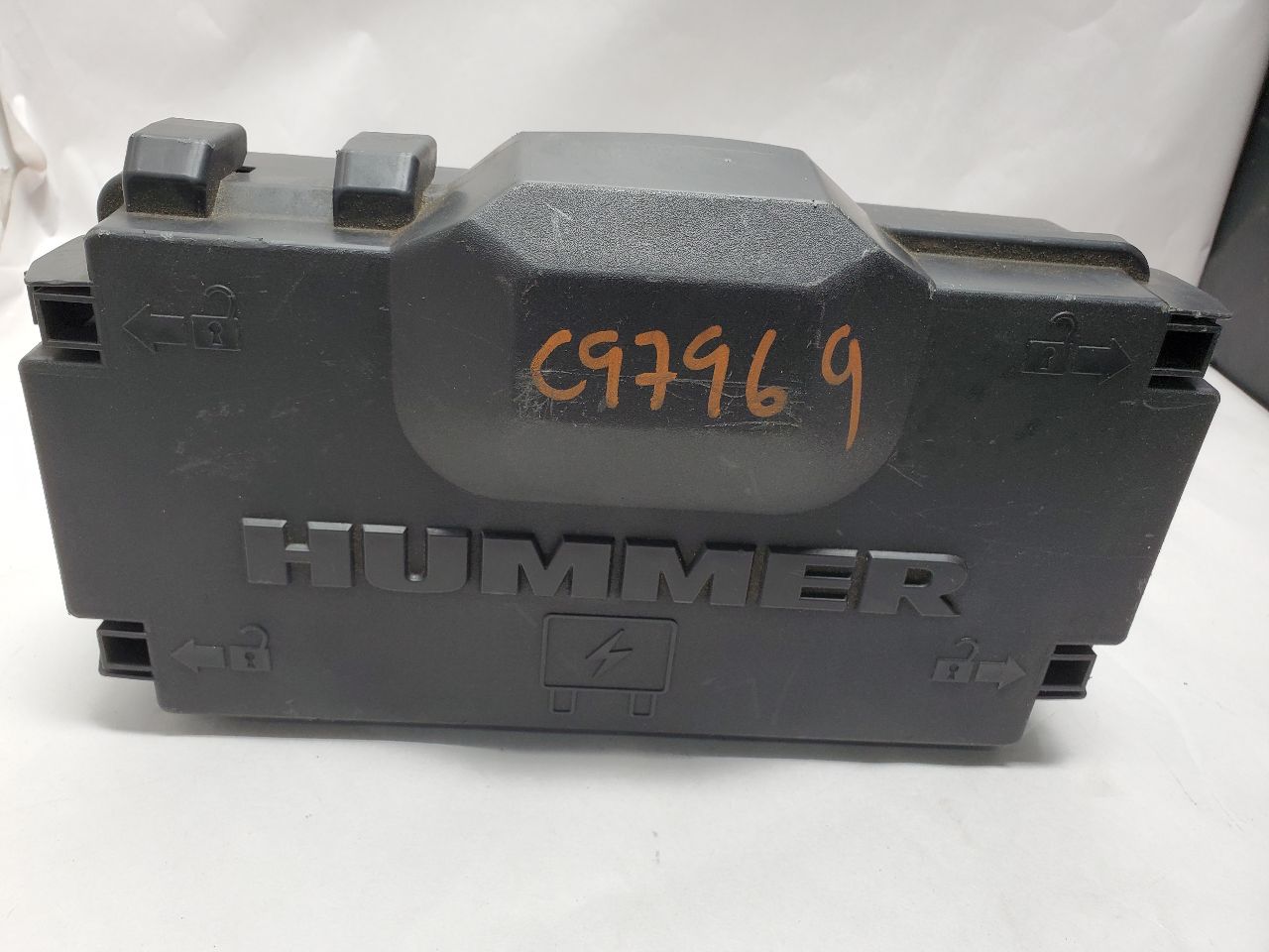 2006 AMERICAN MOTORS HUMMER H3 5cyl Gasoline 3.5 Fuse Box, Engine - 366950 — photo 1