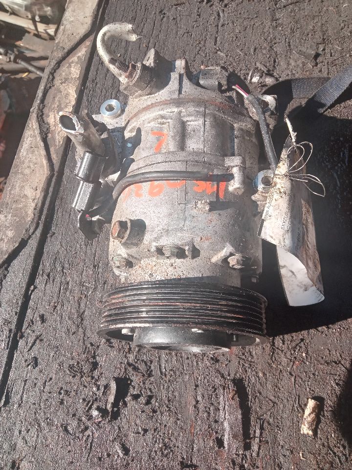2017 HYUNDAI SANTA FE 4cyl Gasoline 2.4 AC COMPRESSOR - 367356 — photo 1