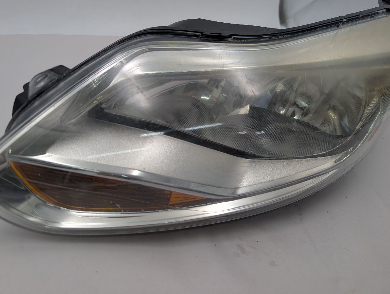 2014 FORD FOCUS 4cyl Gasoline 2.0 PZEV Left HEADLAMP ASSEMBLY - 367564 — photo 2
