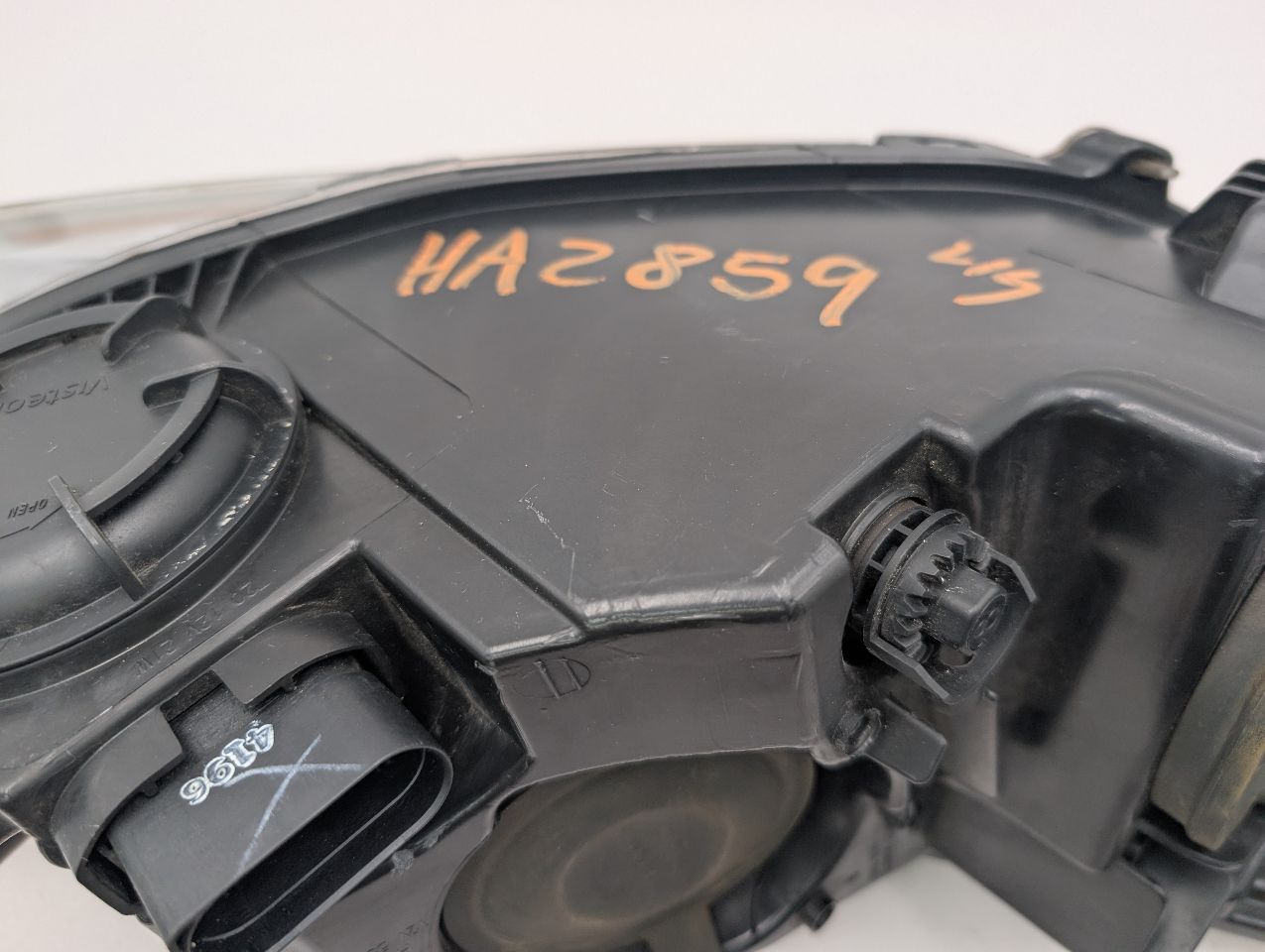2014 FORD FOCUS 4cyl Gasoline 2.0 PZEV Left HEADLAMP ASSEMBLY - 367564 — photo 6