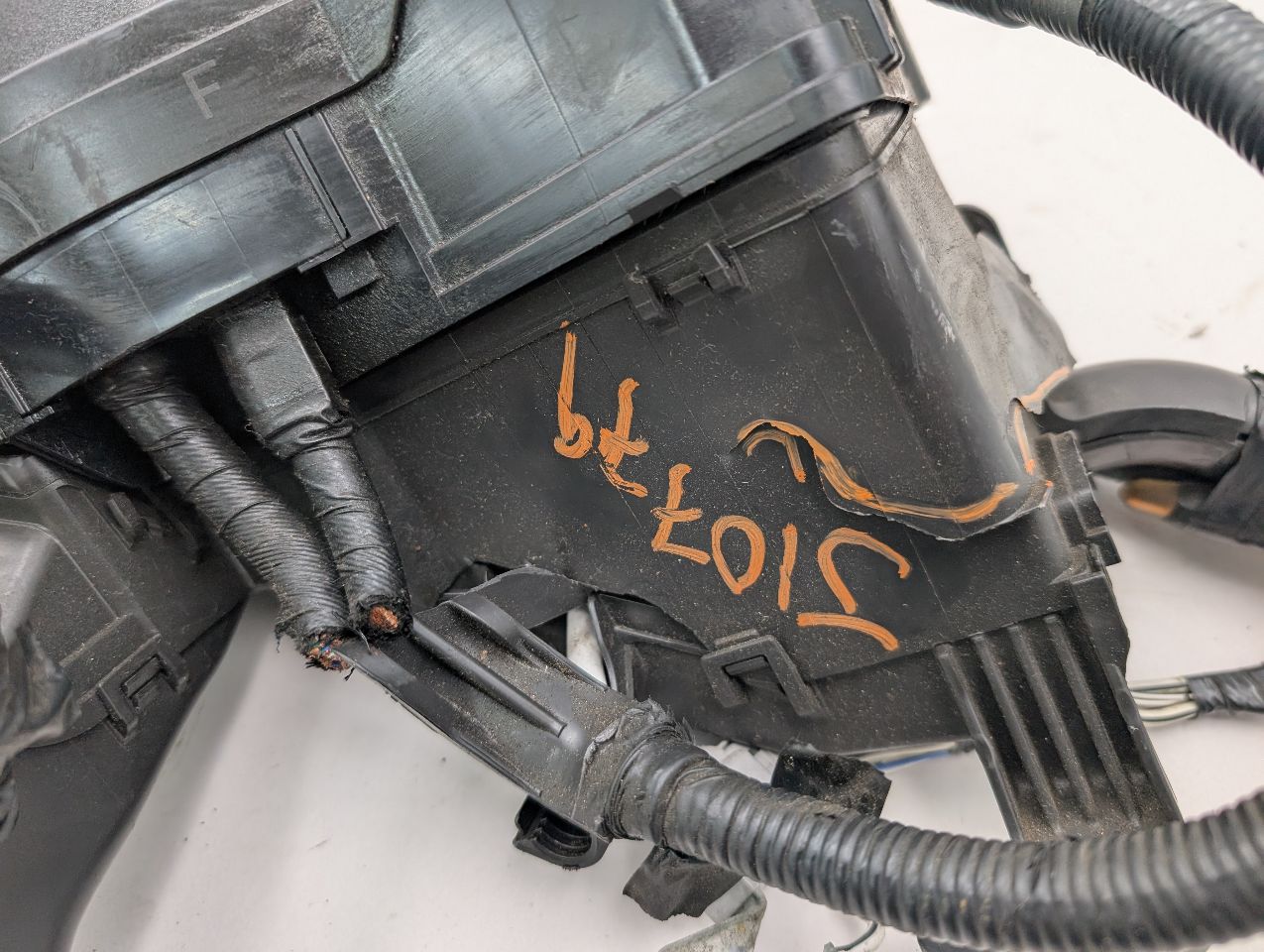 2016 TOYOTA CAMRY Fuse Box, Engine - 367575 — photo 4
