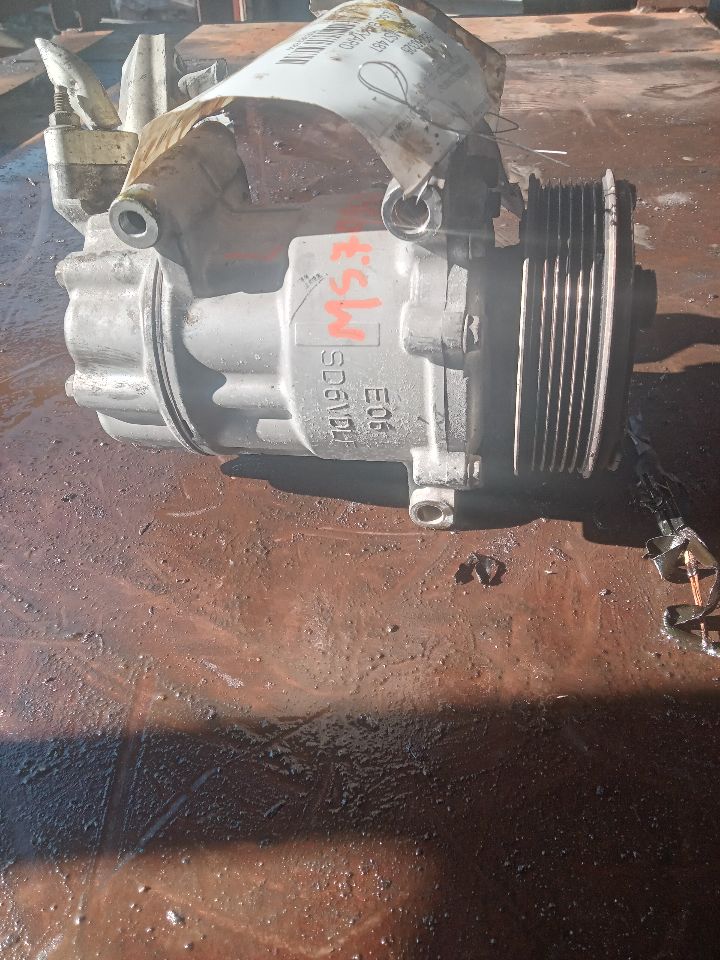 2013 MINI COOPER COUNTRYMAN 4cyl Gasoline 1.6 AC COMPRESSOR - 367684 — photo 1
