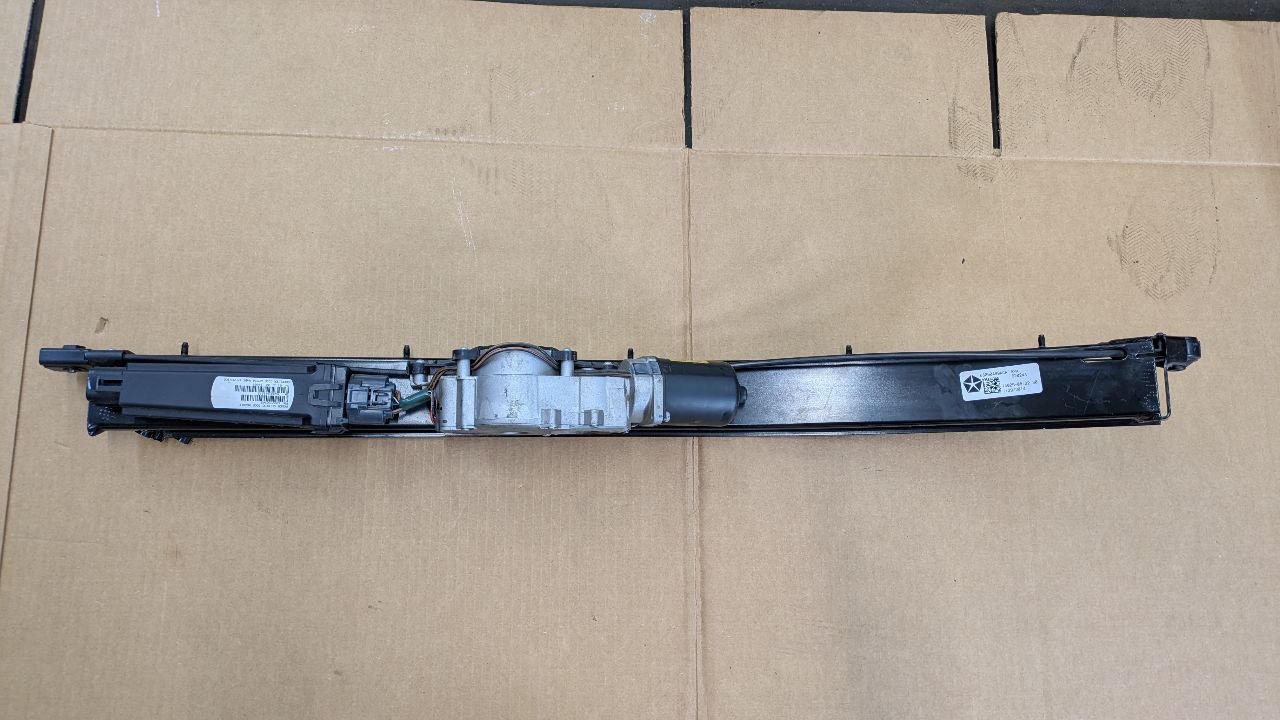 2012 DODGE CARAVAN Left ELECTRIC DOOR MOTOR - 368568 — photo 2