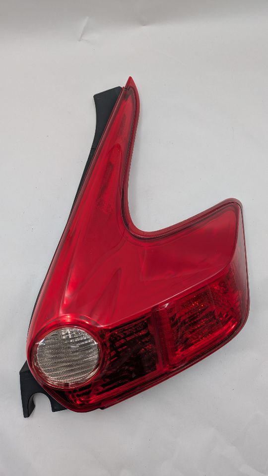 2013 NISSAN JUKE 4cyl Gasoline Turbo 1.6 Right TAIL LAMP - 369043 — photo 1