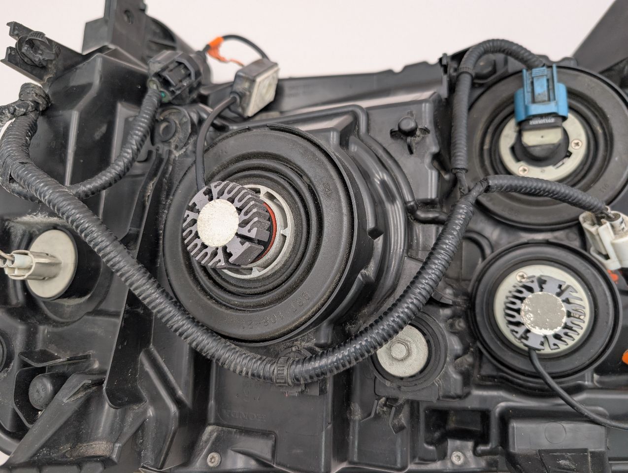 2010 HONDA PILOT 6cyl Gasoline 3.5 Right HEADLAMP ASSEMBLY - 369082 — photo 5