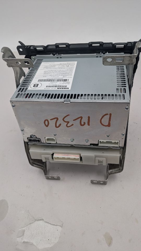 2016 NISSAN PATHFINDER 6cyl Gasoline 3.5 Radio Audio - 369165 — photo 3