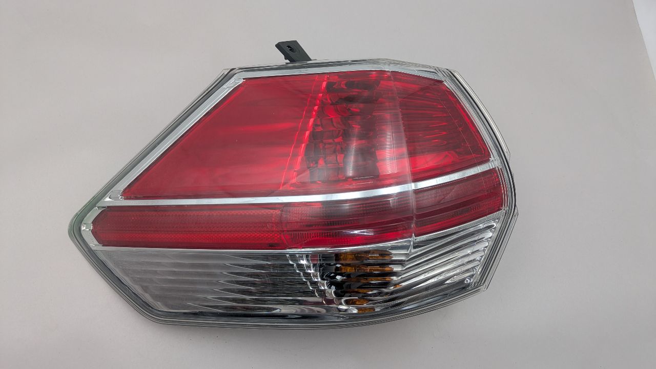 2016 NISSAN ROGUE 4cyl Gasoline 2.5 DOHC Left TAIL LAMP - 369234 — photo 1