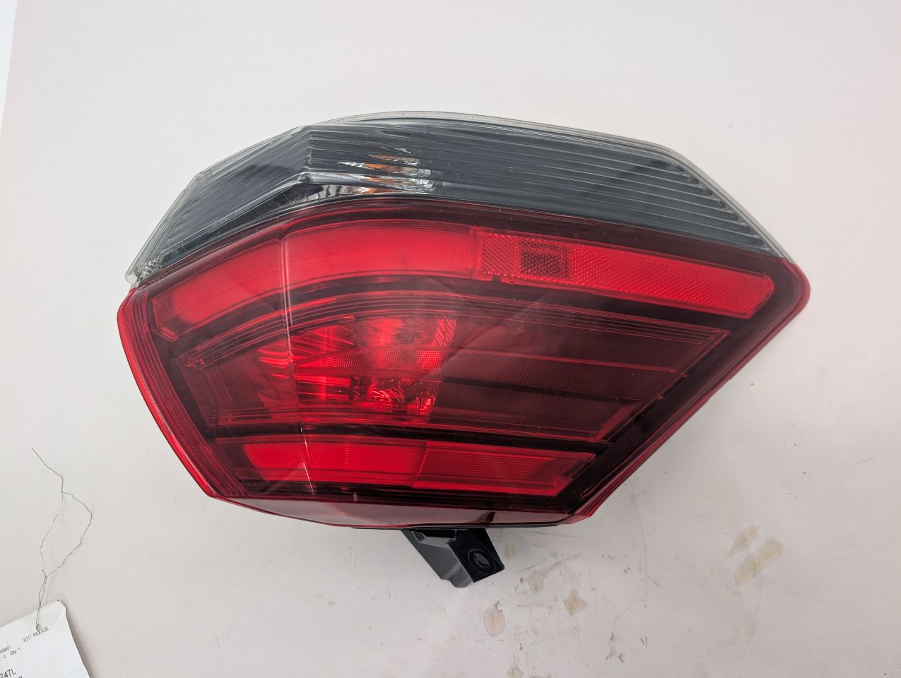 2017 NISSAN ROGUE 2.5L 4cyl Gasoline VVT Left TAIL LAMP - 369466