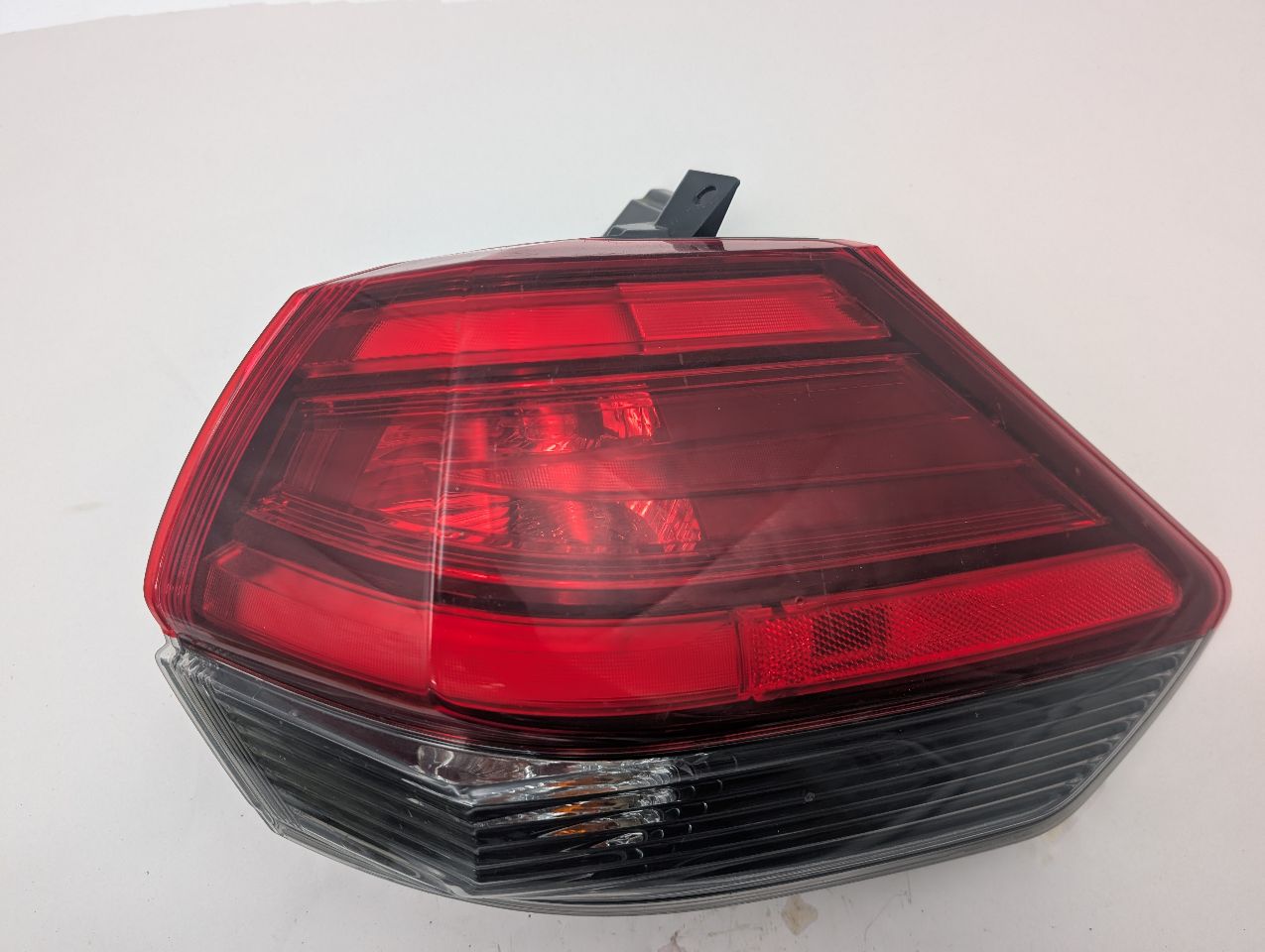 2017 NISSAN ROGUE 2.5L 4cyl Gasoline VVT Right TAIL LAMP - 369467